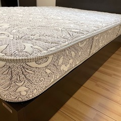 ダブルベッド　マットレス　シモンズの画像