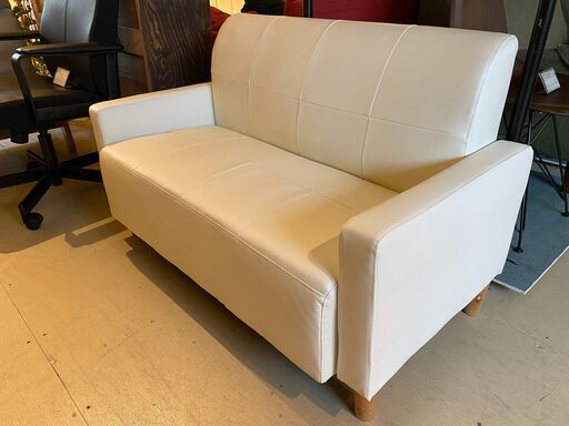宇都宮でオシャレな家具を探すなら『オトワリバース！』ソファ 2.0P 2人掛け ホワイト 中古品