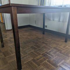 ダイニングテーブルの画像