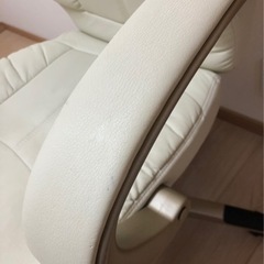 オフィスチェア アイボリーの画像