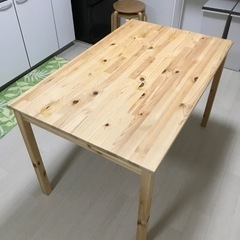 テーブル　机