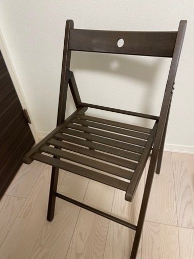 IKEAの折りたたみチェア2個