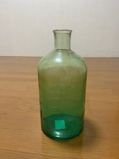 花瓶　フラワーベース　グリーン