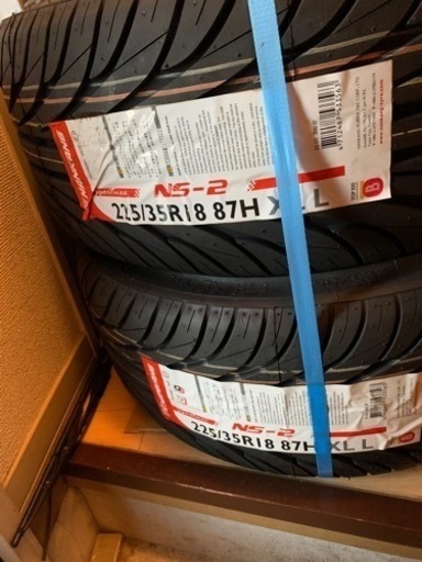 車のパーツ 225/35r18 87H