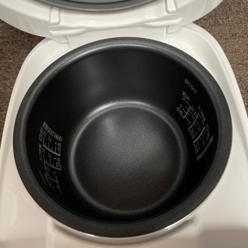Zojirushi 極め炊き　マイコン炊飯ジャー3合炊き