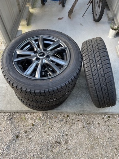 スタッドレスタイヤ（175/65R15 84Q）