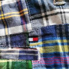 【107】トミー/TOMMY フラッグロゴ刺繍パッチワーク総柄ショートパンツの画像