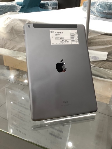 iPad第8世代　32GB simフリー　本体のみ