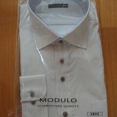 【新品】Ｙシャツ　Moduulo（細いストライプ）首回り43　袖丈86