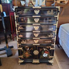 【愛品倶楽部柏店】黒漆塗り　 花鳥図金彩キャビネット