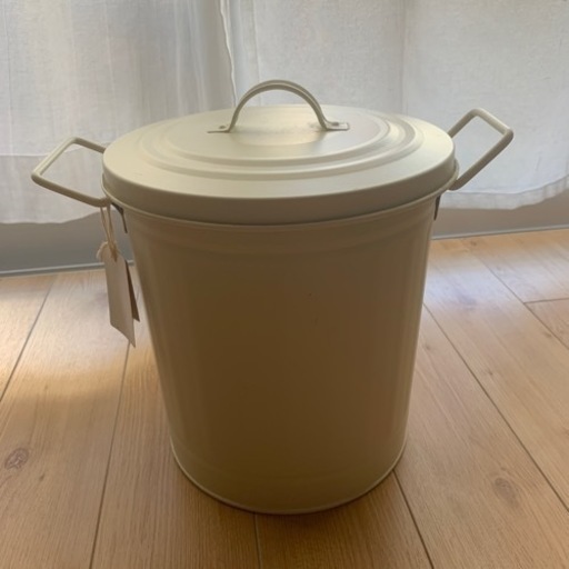 スチール蓋つきボックス