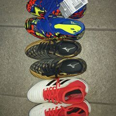 サッカー　スパイク　23.5　21.5　アディダス　ミズノ