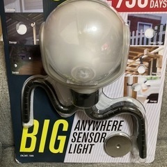 人感センサーライト　3000円