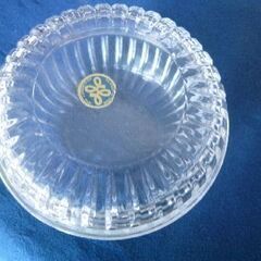 ガラスの蓋付きポット２個セットの画像