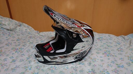 お取引中です。troyleedesign D3 ヘルメット　美品　ショーンパーマーモデル　ダウンヒル