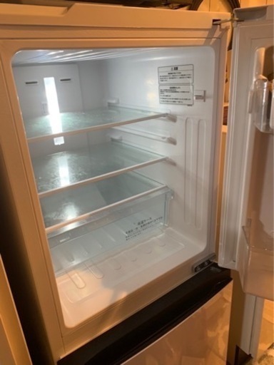 一人暮らし用冷蔵庫＋IKEAのテーブル