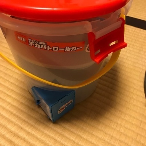 トミカでるでるバケツ