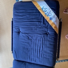 二つ折ベッド、保管。移動もできますの画像