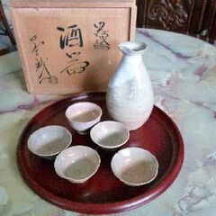 萩焼　徳利・ぐい飲み２個　勝坂窯（脇本　玄庵）木箱入り　杯３個付きの画像