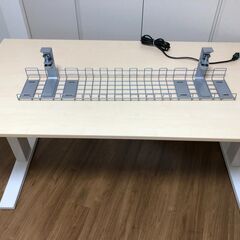 電動昇降デスク（幅140cm・奥行70cm・高さメモリー付き）