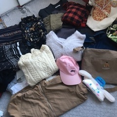 【お話中】女性用お洋服バッグまとめて引き取れる方差し上げます