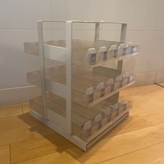 透明の棚差し上げまずの画像