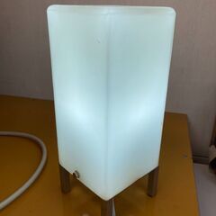☆中古￥1,200！【会員価格￥1,000】二トリ　卓上ライト　...