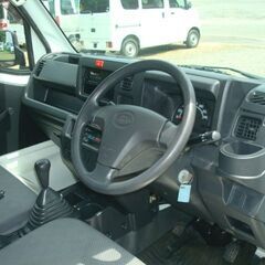 ご成約有難う御座いました。サンバートラック　1万7千km  切替式４ＷＤ　５ＭＴ　走行距離 １７２７０ｋｍ　エアコン　パワステ　　 エンジン・ミッション調子良し　程度良好おすすめ車輌の画像