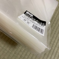 クリアホルダーA4 100枚弱？多分の画像