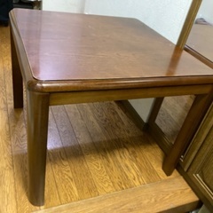 テーブル