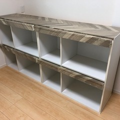 【無料】ディスプレイラック 本棚 フラップ扉付　2組の画像