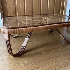 籐のガラステーブル　高さ36、横106、縦75の画像