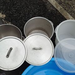 中古寸胴3個や中古大樽お譲りします無料です。