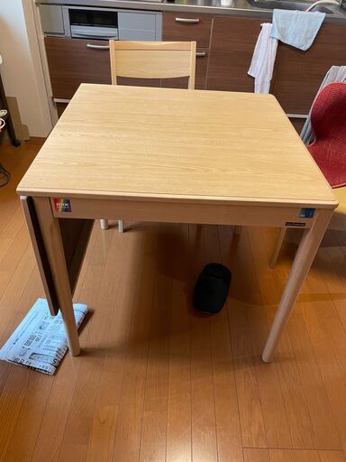 ダイニングテーブル\u0026チェア４つ