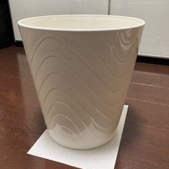 植木鉢白　プラスチックの画像