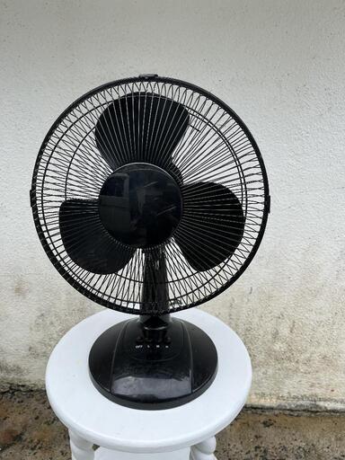 扇風機　黒