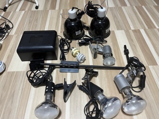 爬虫類飼育用品　保温器具、照明他