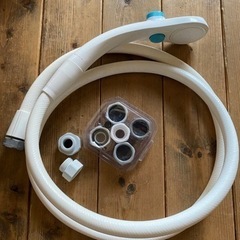 シャワーヘッドとホースの画像