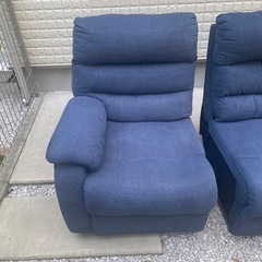 ニトリのリクライニング3人掛けソファの画像