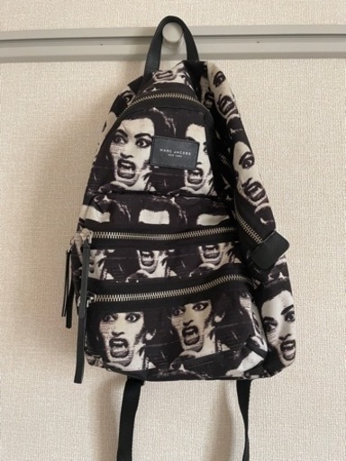 MARC JACOBS人面リュック