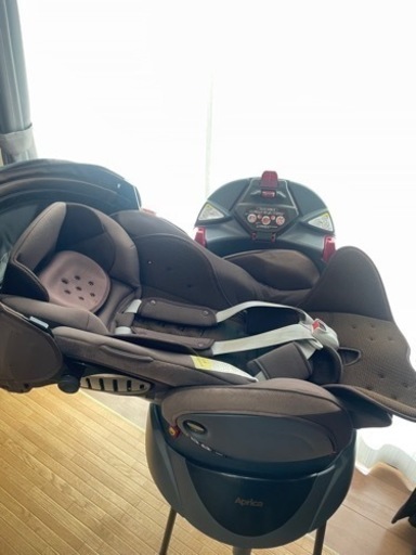 【価格交渉OK】チャイルドシート・ベッド アップリカ フラディアS