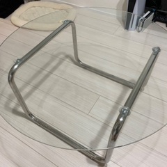 ガラステーブルの画像