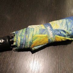 MoMAニューヨーク近代美術館　ゴッホ「星月夜」デザイン　ワンタッチ折畳傘（日傘兼用）の画像