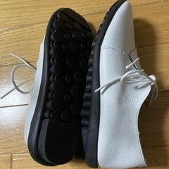 新品未使用　白いシューズ　22cm位の画像