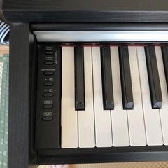 電子ピアノ YAMAHA ARIUS YDP-142B + 高さ調節可能イスの画像
