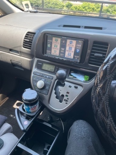 WISH 型式DBA-ZNE10G 7人乗り、車体色ブラック