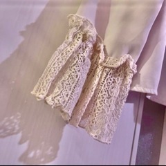 evelynピンクブラウスの画像