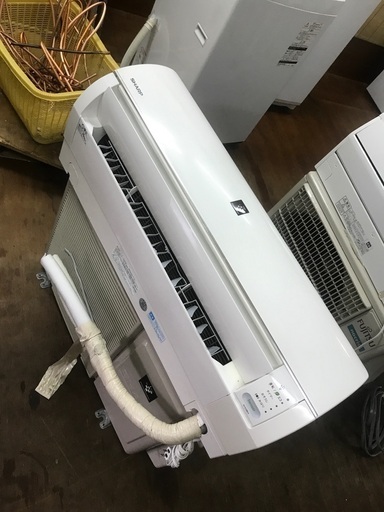 2015 Sharp 10-12畳。 無料のエアコンの設置