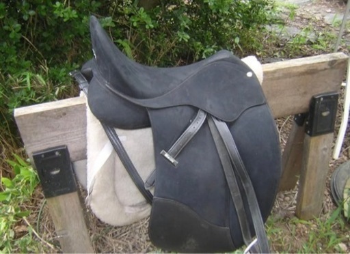 乗馬用　Wintecイザベル馬場鞍HART