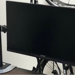 受け渡し手続き中ーモニター、アーム、補強プレートの三点セット(2...